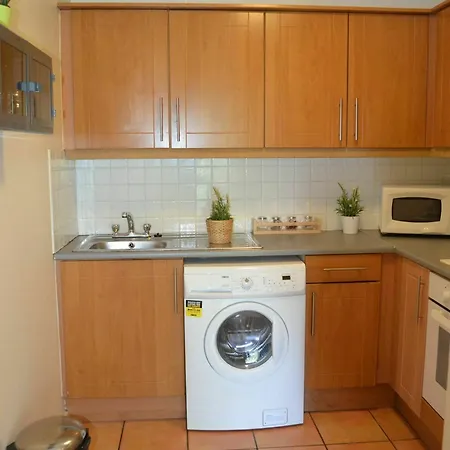 Metrostays - Riverside Apartment