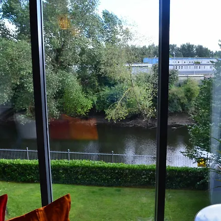 Metrostays - Riverside Apartment